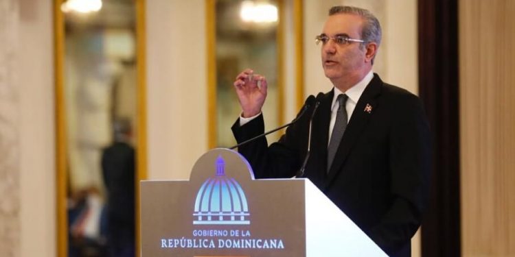 Presidente presenta plan contra corrupción y recuperar patrimonio robado