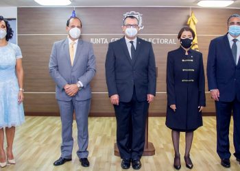 Miembros JCE entregan Cámara de Cuentas declaraciones juradas