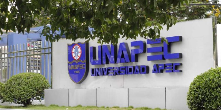 Estudiantes UNAPEC realizan encuentro con Sergio Forcadell