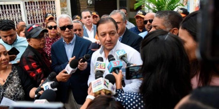 Diputado califica persecución política allanamiento comando de campaña alcalde Santiago