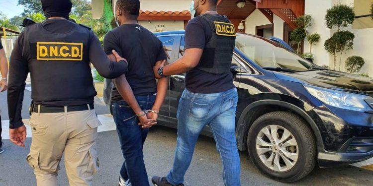 Capturan hombre vinculado cargamento 300 kilos cocaína