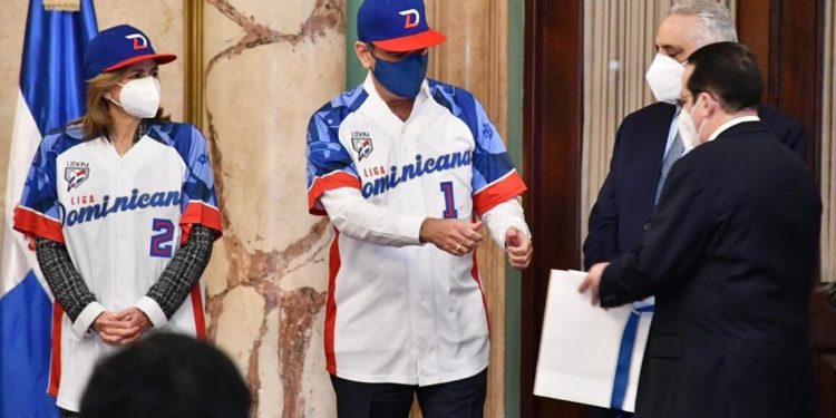 Abinader recibe Águilas Cibaeñas van a Serie del Caribe