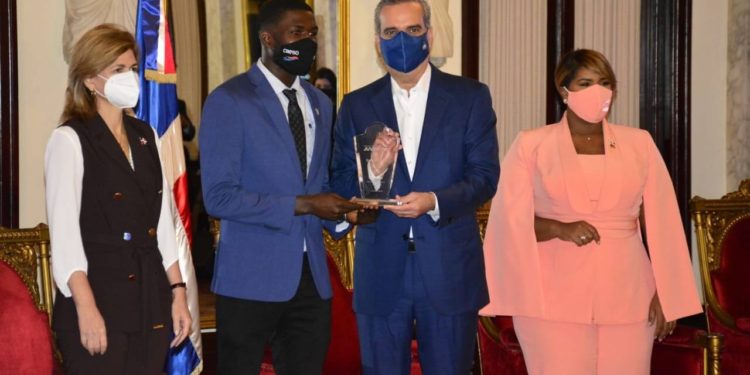 Presidente Abinader encabeza XXV entrega Premio Nacional de la Juventud