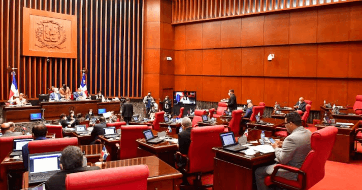 Senadores aprueban préstamo comprar vacunas