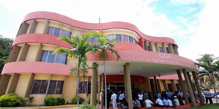 Periodistas dominicanos recibirán becas cursar doctorados, maestrías y licenciaturas