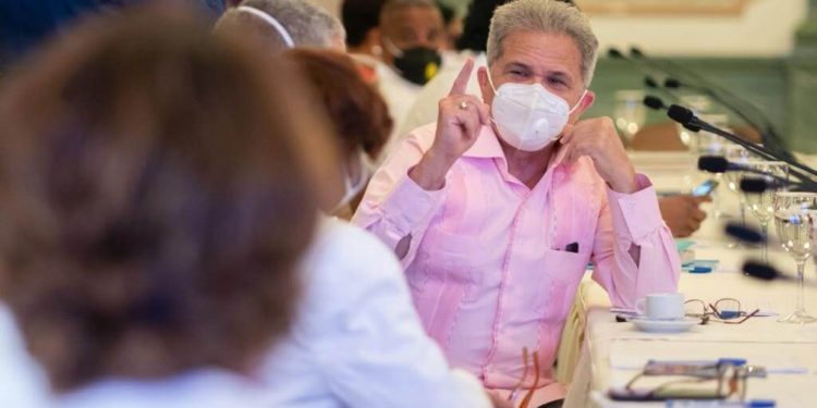 Gabinete Salud presenta Plan Nacional Vacunación a médicos y enfermeras