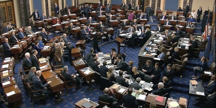 Senado absuelve a Trump