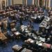 Senado absuelve a Trump