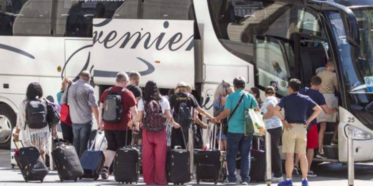 Transportistas turísticos anuncian paro de operaciones