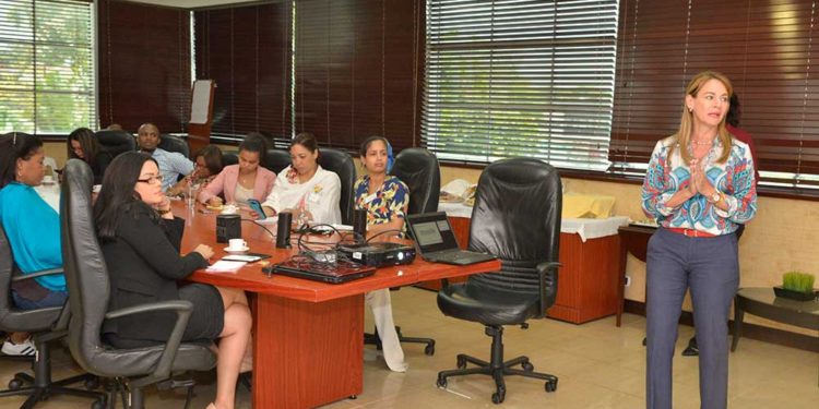 MAP resalta aportes mujer en avances Administración Pública