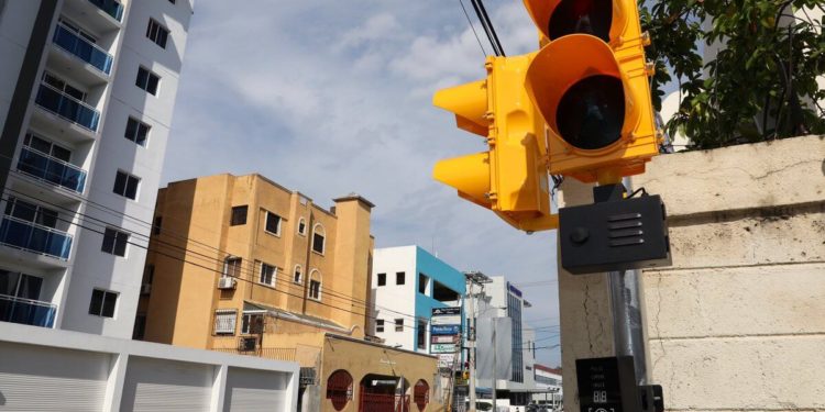Por irregularidades anula licitación adquisición semáforos del Intrant