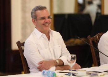 Abinader viaja a Samaná y Santiago
