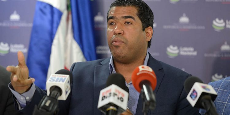 Presidente suspende administrador Lotería Nacional
