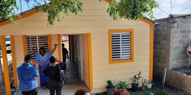 Entregan viviendas económicas construidas por Obras Públicas en Nizao