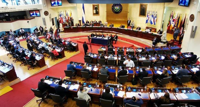 El Salvador: Congreso destituye jueces Corte Suprema