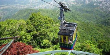 Autoridades rescatan personas atrapadas Teleférico Puerto Plata