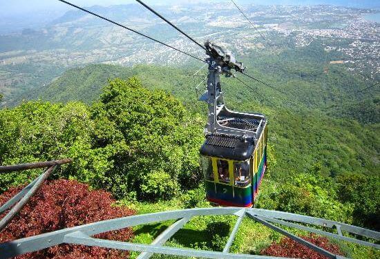 Autoridades rescatan personas atrapadas Teleférico Puerto Plata