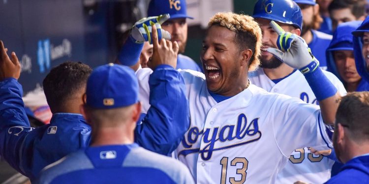 Por dos días consecutivo Salvador Pérez conecta dos jonrones en un juego