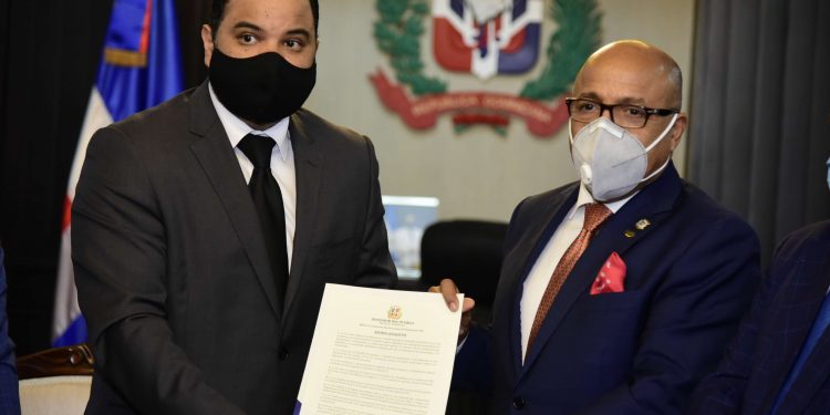 Defensor del Pueblo visita presidente CD