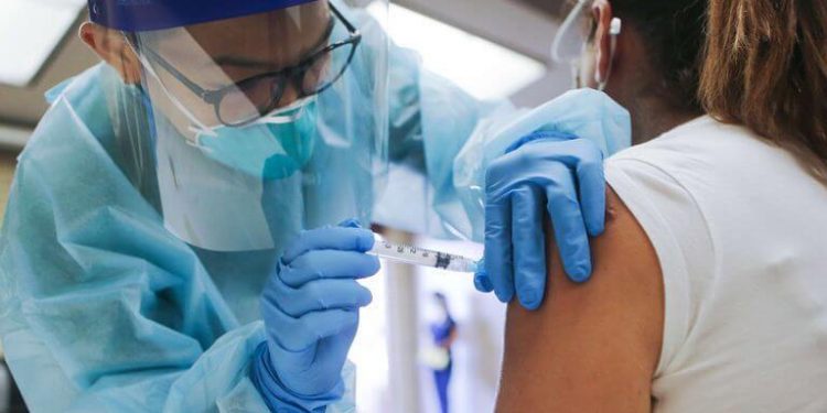 Roberto Fulcar: «Cada vacuna es un golpe al coronavirus»