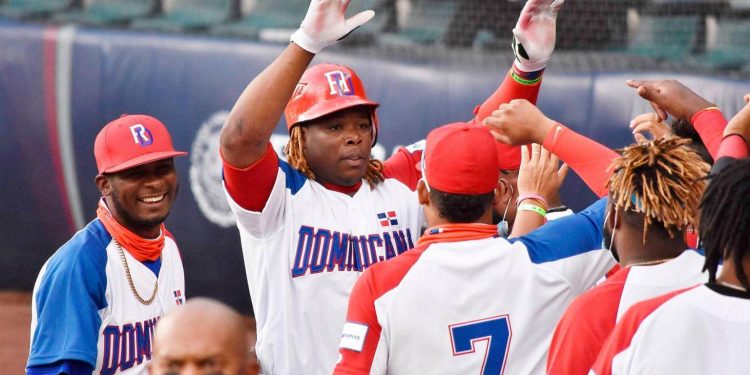 Presidente recibe equipo nacional de béisbol participará Juegos Olímpicos Tokio 2020