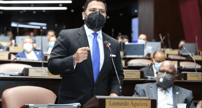 Diputado denuncia abuso colegios insistir cobro reinscripción