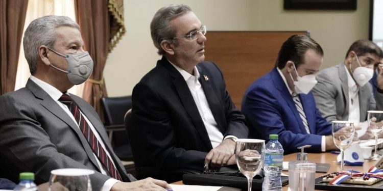 Ministro Presidencia denuncia campaña difamación e injuria en su contra