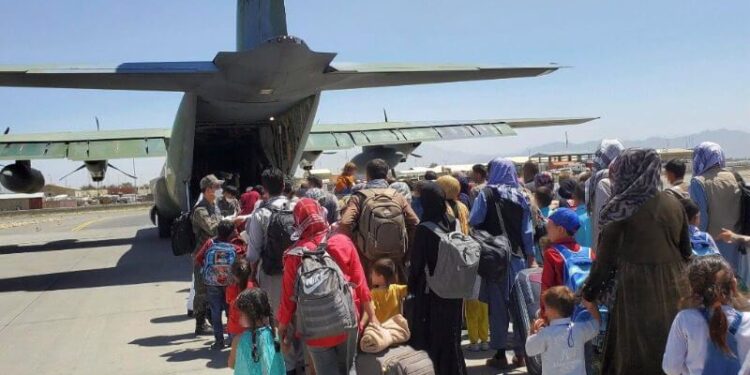 Afganistán: Al menos 15 muertos en doble atentado