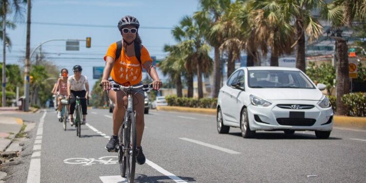 Johnny Jones propone carril exclusivo para bicicletas