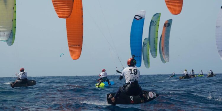 Dominicano Deury Corniel clasifica para final Panamericana Regata Kite 2021