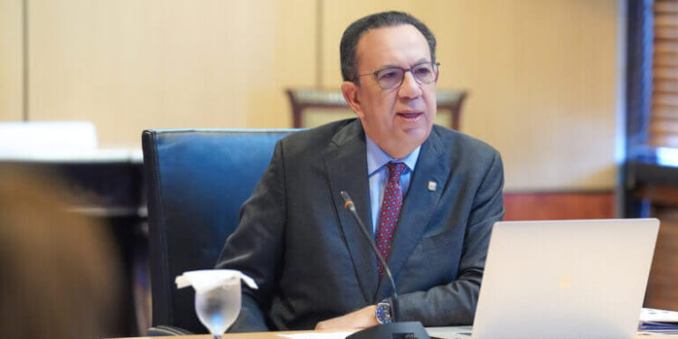 De Valdez Albizu a Leonel: «Las estadísticas del BC están avaladas por el FMI»