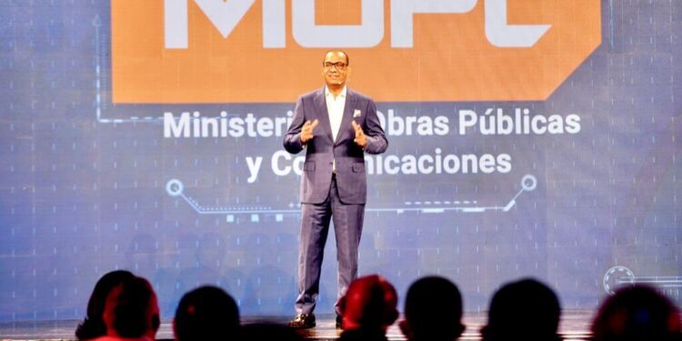 Presidente Abinader encabeza presentación realizaciones Ministerio Obras Públicas primer año