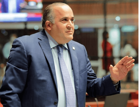 Senador Alexis Victoria defiende su trayectoria empresarial y personal