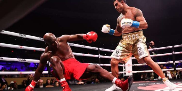 Vitor Belfort derrota por nocaut a Evander Holyfield