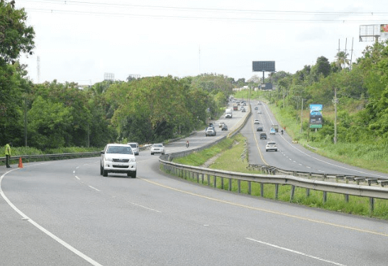 Gobierno inicia ampliación tres carreteras en Santiago