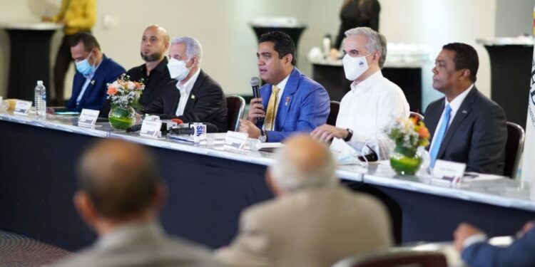 Anuncian más de 150 mil empleados municipales serán afiliados a la SS