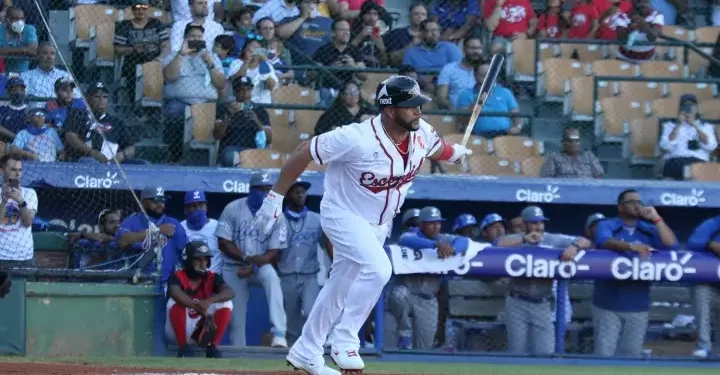 Pujols decide triunfo Leones sobre Licey