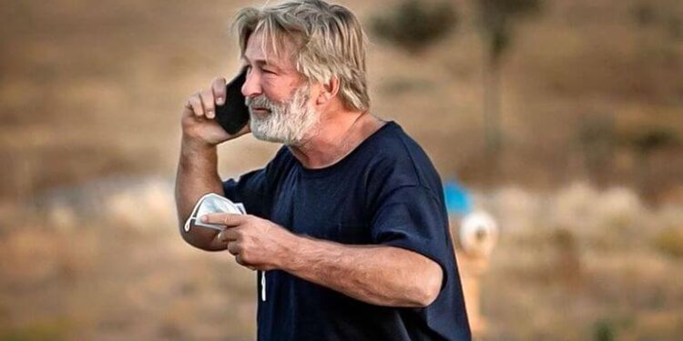 Actor Alec Baldwin mata mujer por accidente en rodaje