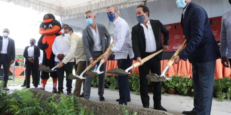 Presidente asiste primer palazo construcción complejo deportivo Orioles de Baltimore