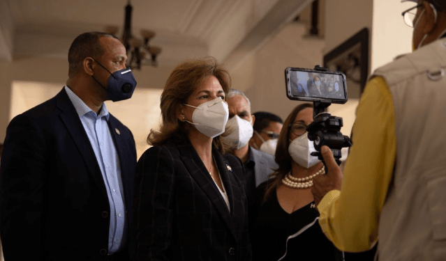 Vicepresidenta: «340 mil personas faltan por inocularse en Santiago»
