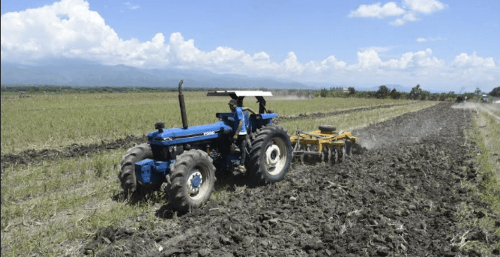 Programa arado gratuito representa ahorro RD$450 millones a agricultores