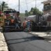 Supervisa trabajos asfaltado en Boca Chica