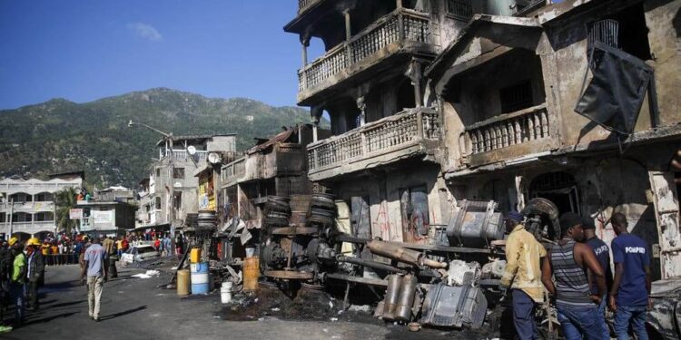 Haití: Explosión camión cisterna causa 61 muertos y un centenar de heridos