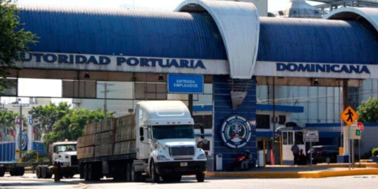 Autoridad Portuaria entrega regalía