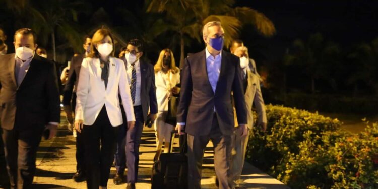 Presidente Abinader sale a España