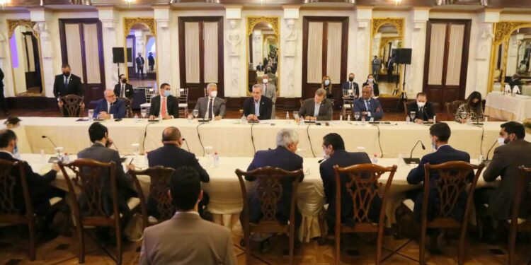 Presidente se reúne con delegación Qatar