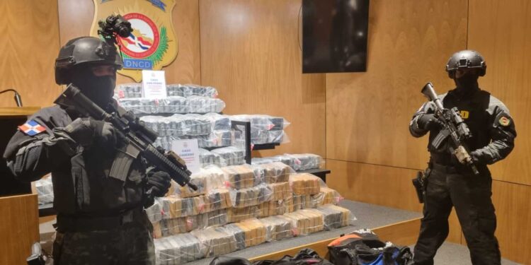 Autoridades ocupan 547 paquetes cocaína en operativos