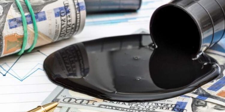 Ataque ruso a Ucrania empuja barril petróleo a US$100