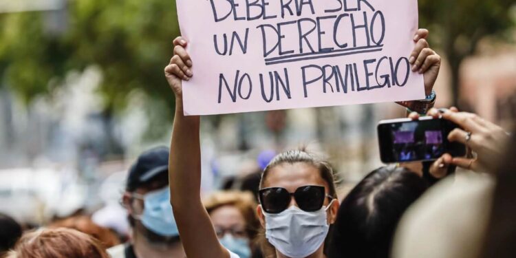 Firman acuerdo prevención suicidio