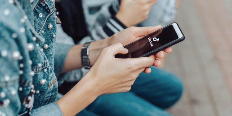 TikTok suspende publicación video Rusia